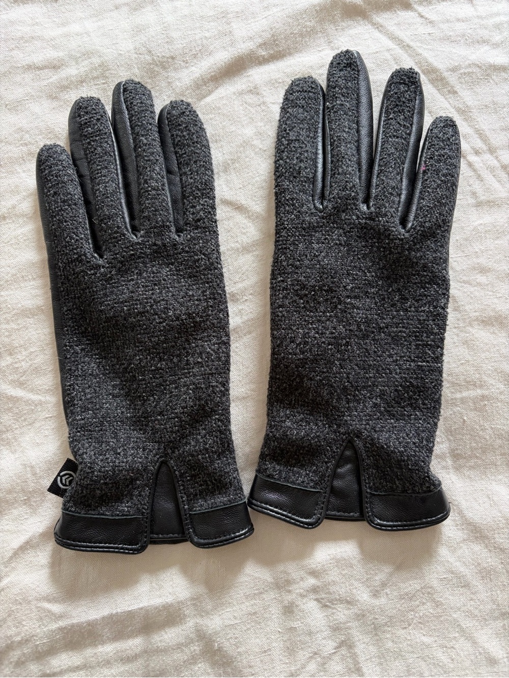 isotoner Women’s Charcoal Knit Gloves with Leather Trim